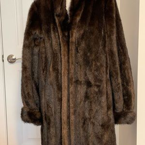 Fur Coat size XL. Made by Donna Salyers Fabulous Furs